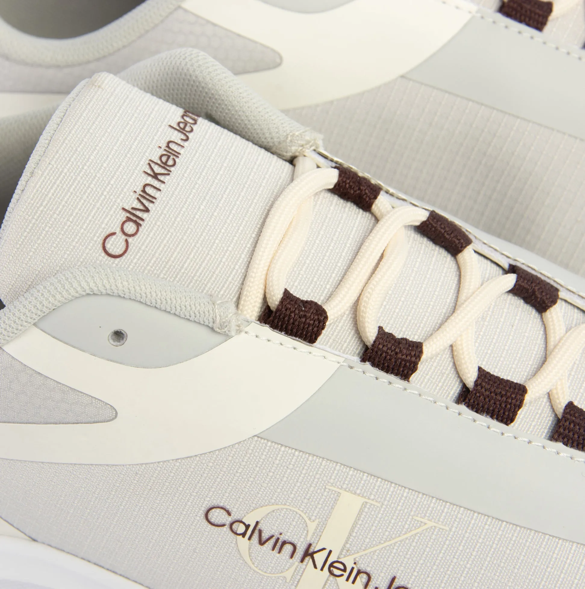 Calvin Klein EVA RUNNER LOW LACE Mens Trainers O Mushroom/Bitter Chocolate/White