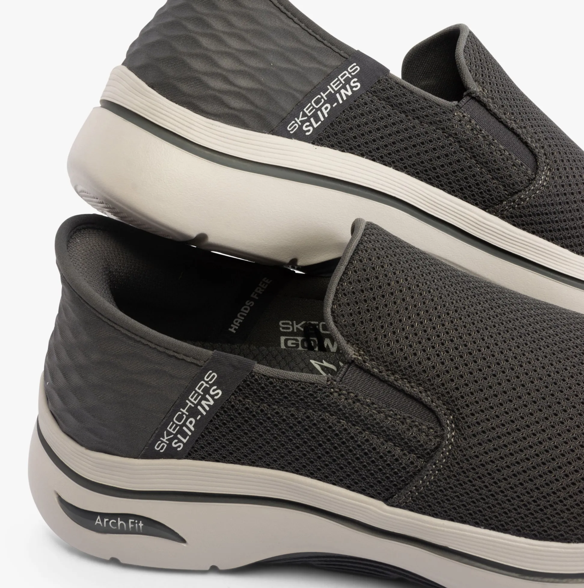 Skechers 216600/CHAR GO WALK ARCH FIT 2.0 - HANDS FREE 2 Mens Trainers Charcoal